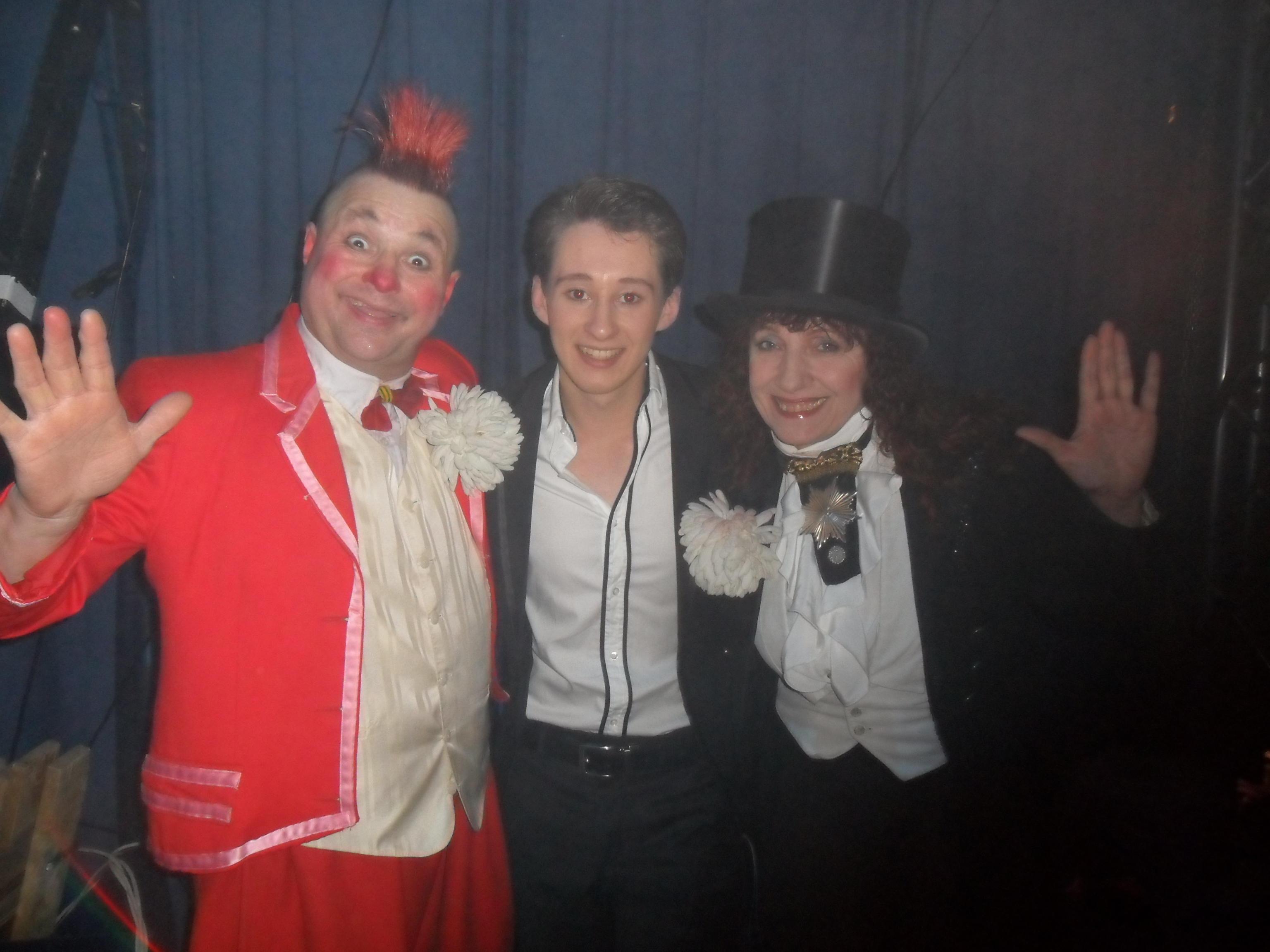 Rafael Scholten met Gin en Tonic clowns in wintercircus Martin Hanson